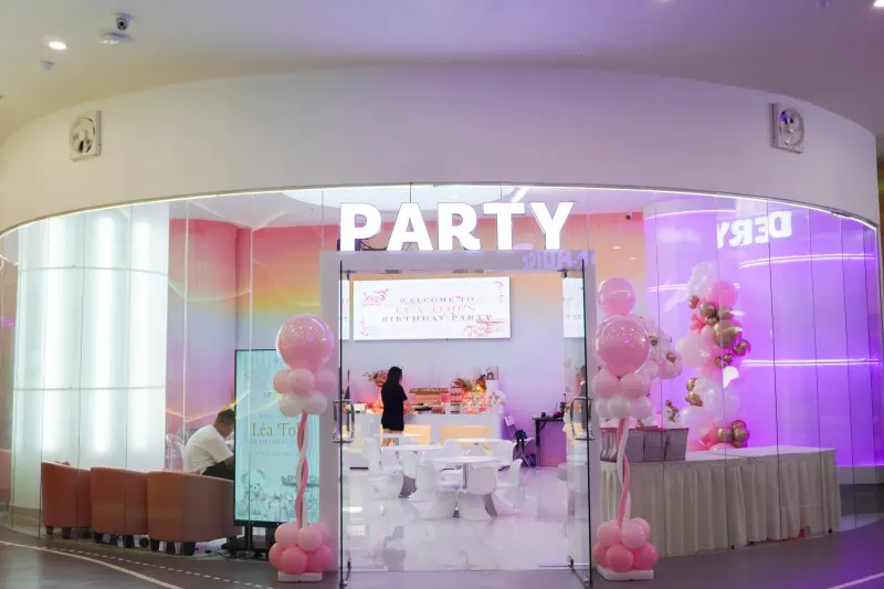 The private party room at UFOREA Penang dressed in pink balloons for a birthday